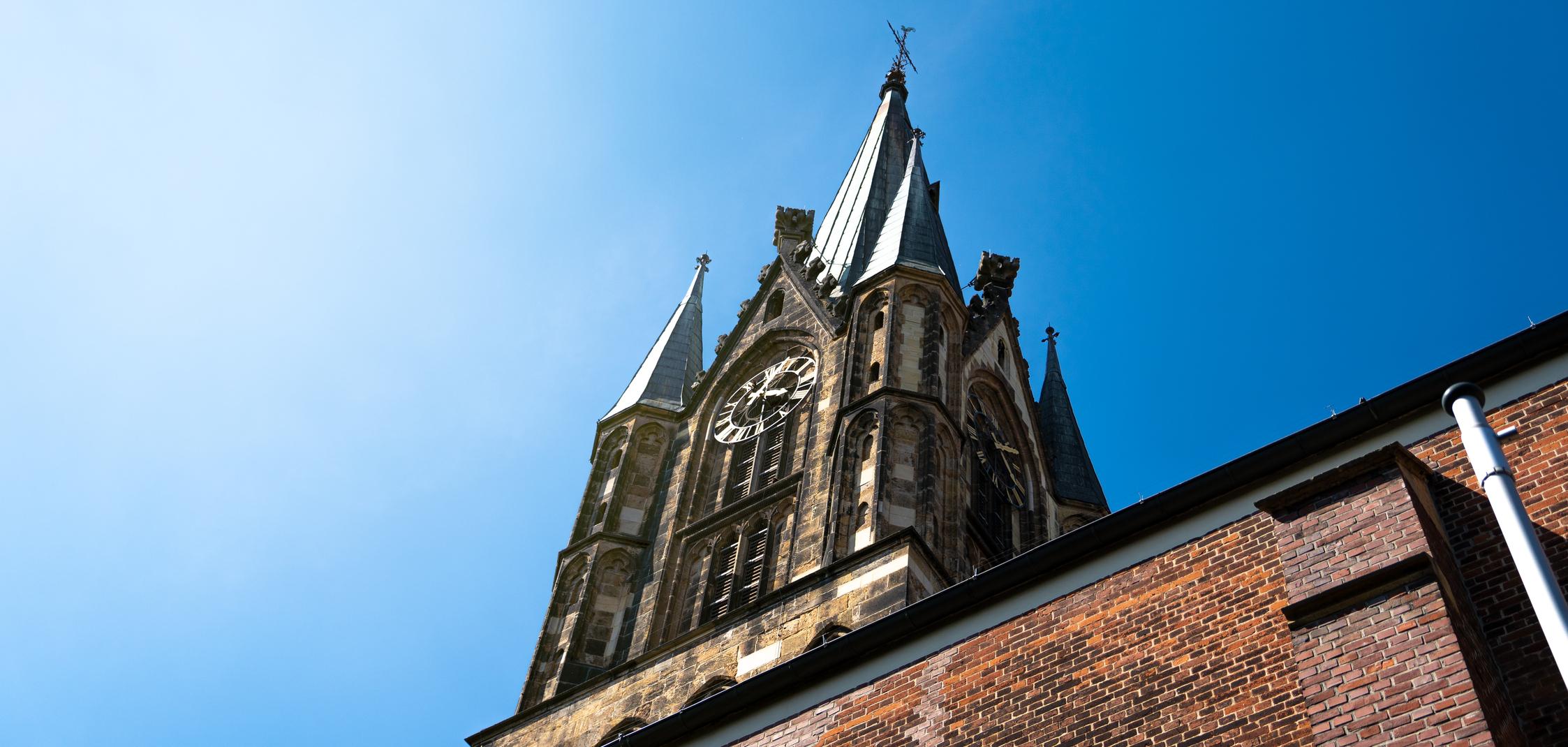 Kirchturm mit Uhr in Sendenhorst